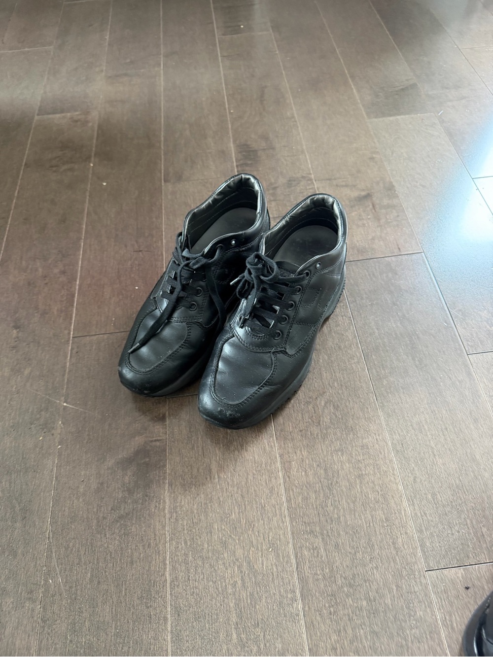 Hogan womens Black Leather Lace-Up Sneakers